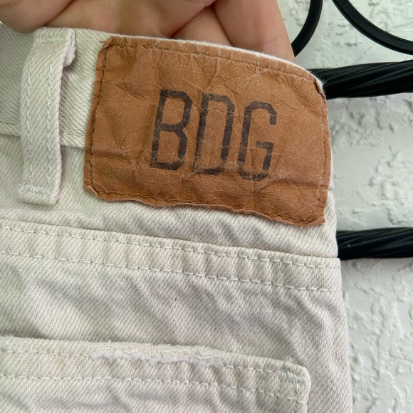 Urban Outfitters BDG Women's Straight Leg Utility Jean in Cream | Size 24 - Picture 2 of 11